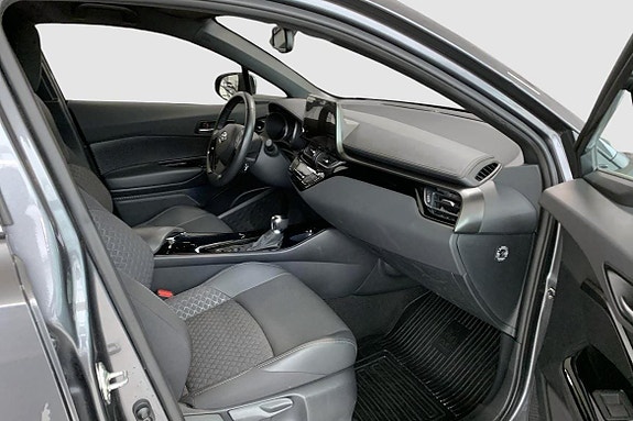 Toyota C-HR 11 of 12