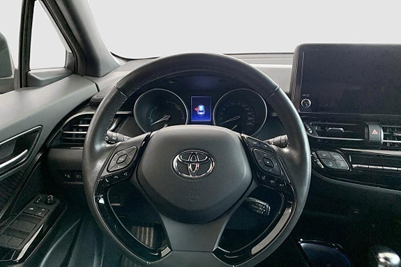 Toyota C-HR 3 of 12