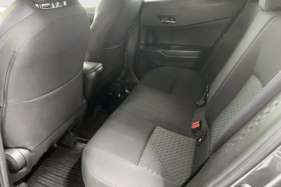 Toyota C-HR 12 of 12