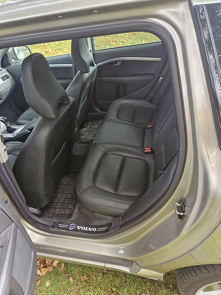 Volvo V70 4 of 9