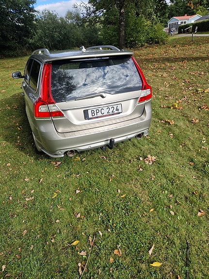 Volvo V70 3 of 9