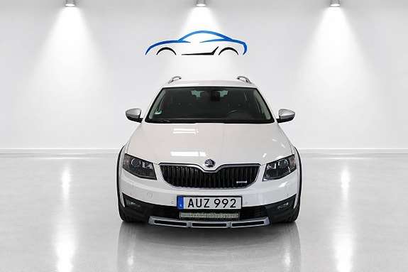 Skoda Octavia Scout 2 of 14