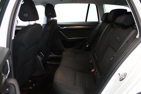 Skoda Octavia Scout 12 of 14