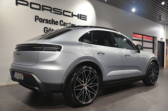 Porsche Macan 4 4 of 20