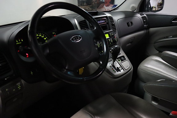 Kia Carnival 7 of 18