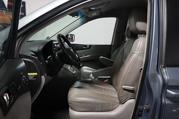 Kia Carnival 9 of 18