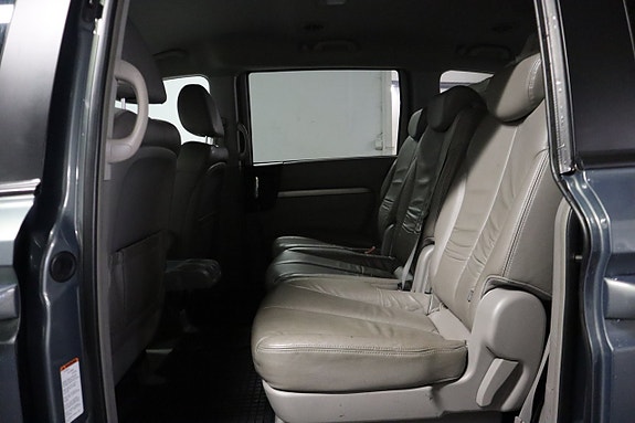 Kia Carnival 12 of 18