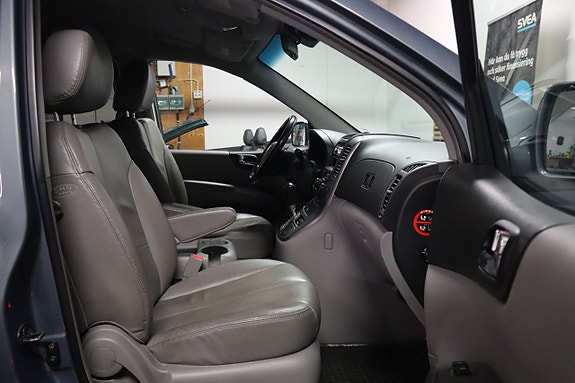 Kia Carnival 10 of 18