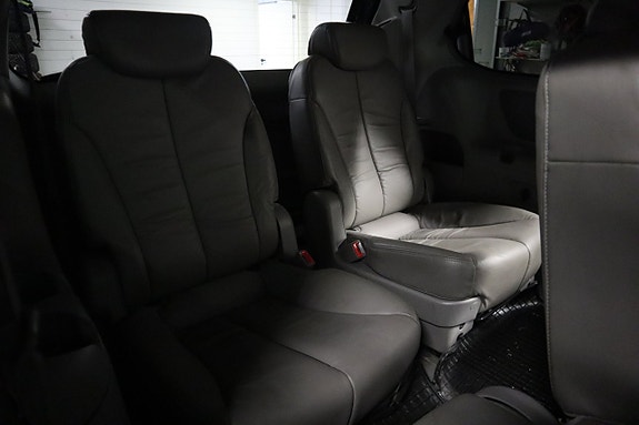 Kia Carnival 14 of 18