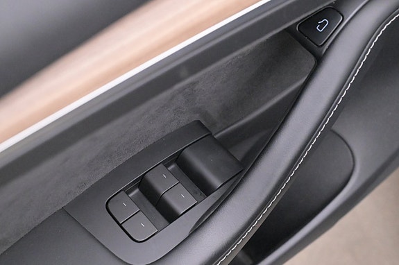 Tesla Model 3 10 of 27
