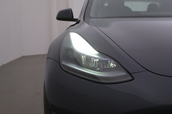 Tesla Model 3 26 of 27