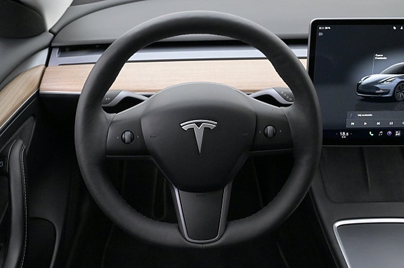 Tesla Model 3 7 of 27