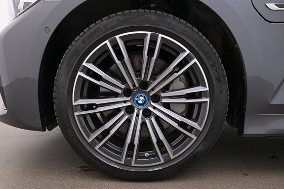 BMW 330e 27 of 27