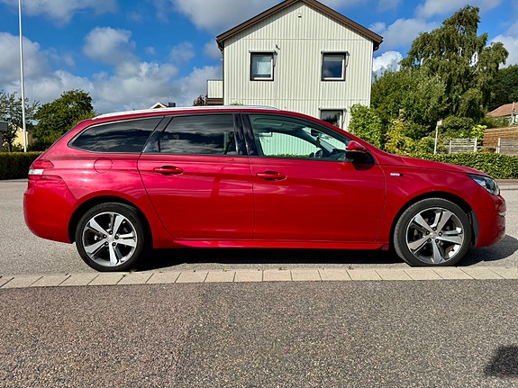 Peugeot 308 SW 7 of 16