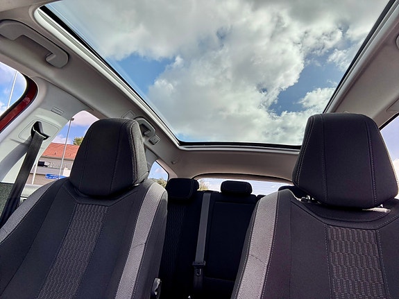 Peugeot 308 SW 12 of 16