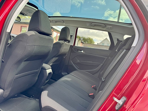 Peugeot 308 SW 11 of 16