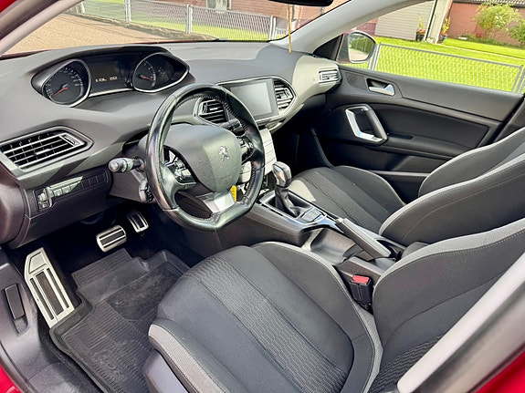 Peugeot 308 SW 9 of 16