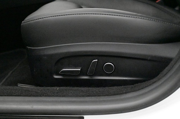 Tesla Model 3 10 of 27