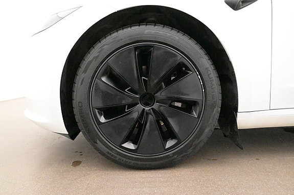 Tesla Model 3 27 of 27