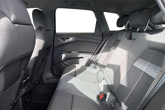Audi Q4 e-tron 6 of 9