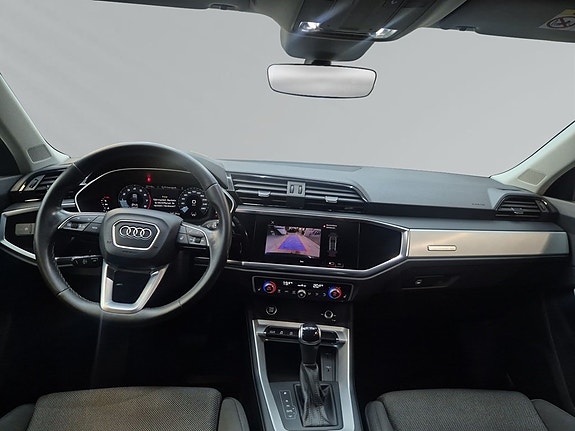 Audi Q3 7 of 9