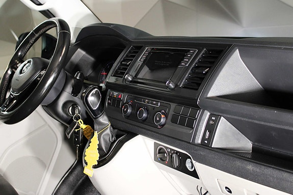 Volkswagen Transporter 17 of 27