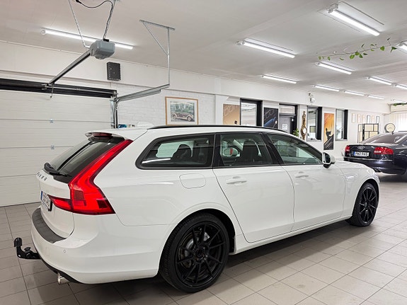 Volvo V90 8 of 29