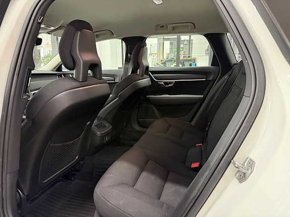 Volvo V90 21 of 29