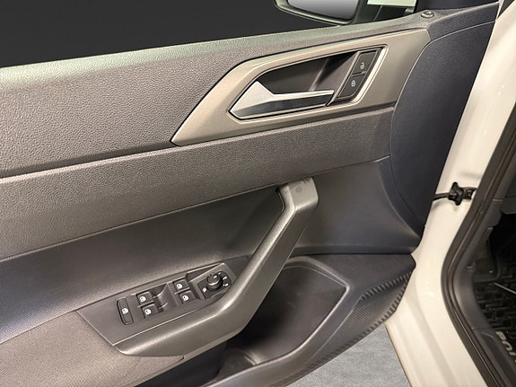 Volkswagen Polo 10 of 15