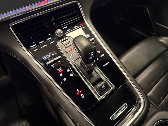 Porsche Panamera 4 15 of 18