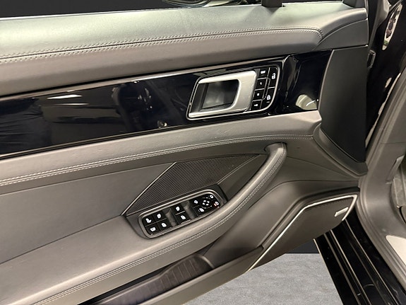Porsche Panamera 4 9 of 18