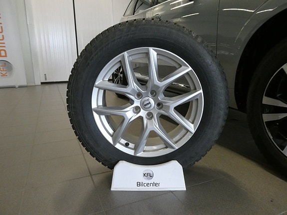 Volvo XC60 2 of 29