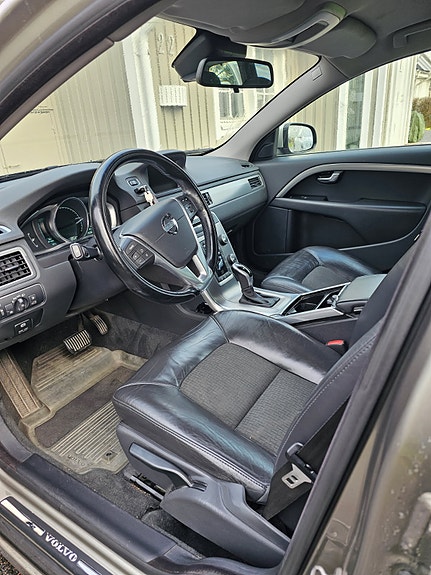 Volvo V70 2 of 4