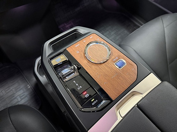 BMW iX 15 of 20