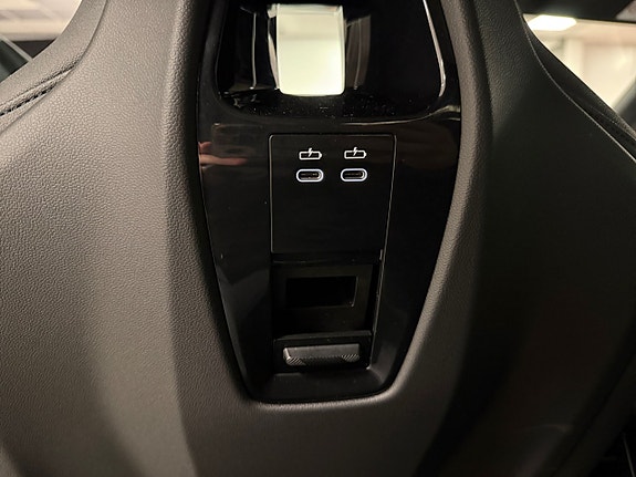 BMW iX 11 of 20
