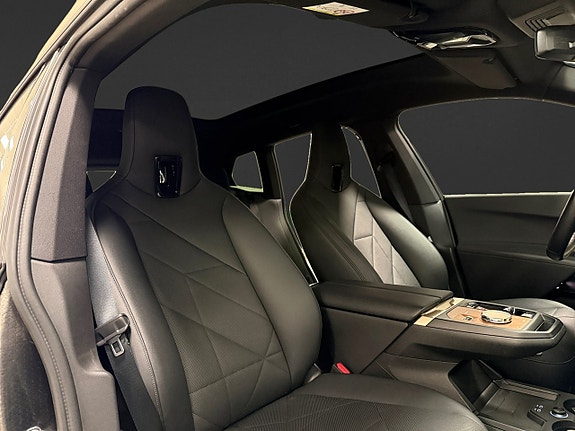 BMW iX 13 of 20