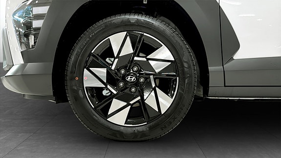 Hyundai Kona 9 of 12