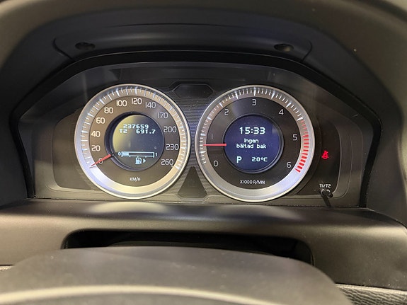 Volvo XC60 23 of 28