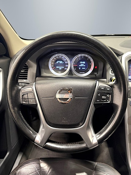Volvo XC60 20 of 28