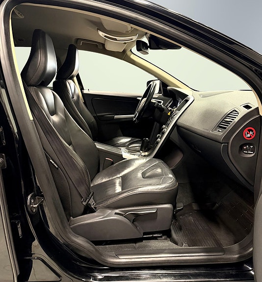 Volvo XC60 15 of 28