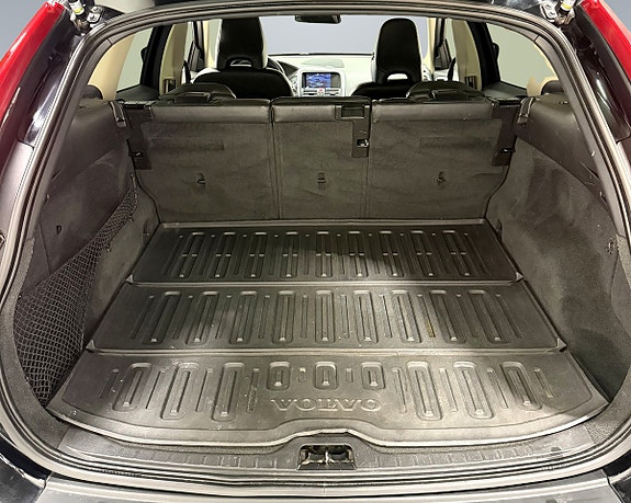 Volvo XC60 17 of 28