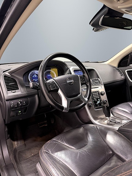 Volvo XC60 11 of 28