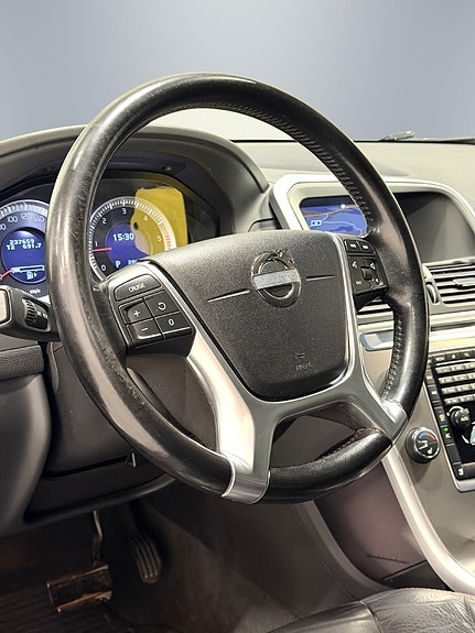 Volvo XC60 12 of 28