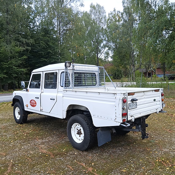 Land Rover Defender 130 4 of 4