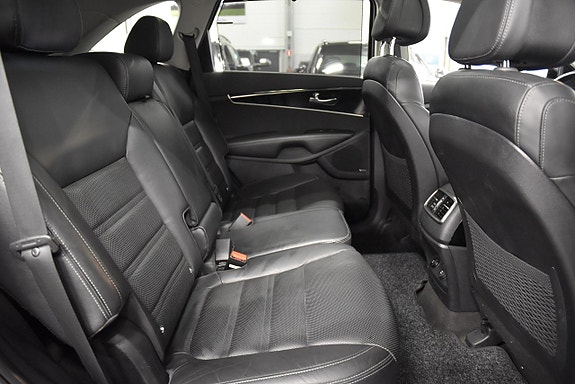 Kia Sorento 14 of 29