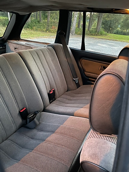 BMW 320i 7 of 13