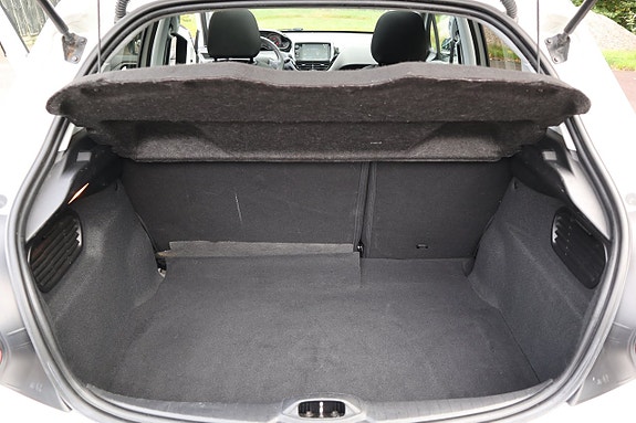Peugeot 208 9 of 18