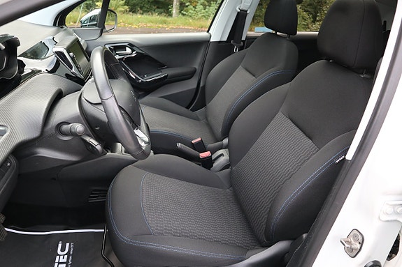 Peugeot 208 4 of 18