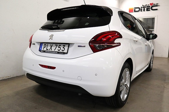 Peugeot 208 2 of 18