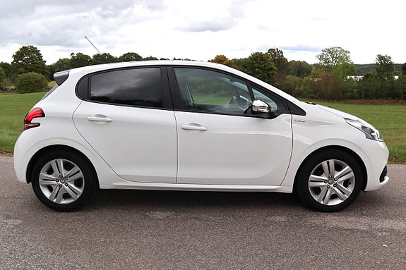 Peugeot 208 12 of 18